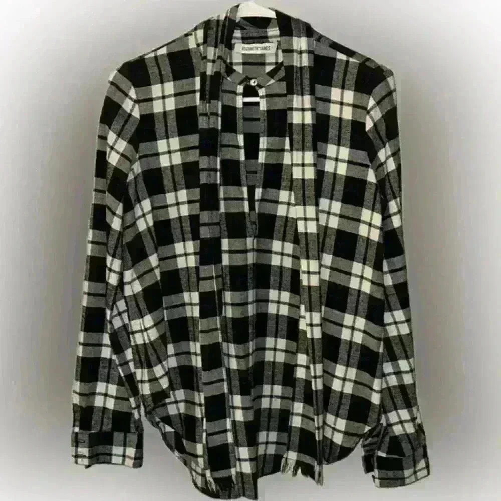 ELIZABETH AND JAMES Large Black & White Plaid Flannel Long-Sleeved Blouse